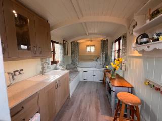 Orchard Shepherds Hut - 7