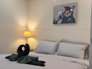 Modern 2 Bedroom Apartment in Adelaide CBD at the Balfours with Pool & Free Parking - 2