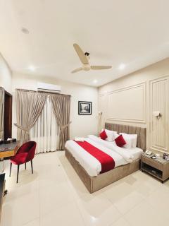 Holiday One Hotel & Suites - DHA-8 - 3