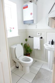 4 bedroom, Sleeps 12, Free Parking - 1