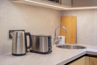 New 2026 Design Apartments with Free Parking - 7