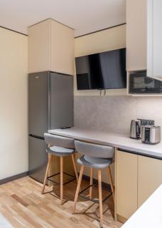 New 2026 Design Apartments with Free Parking - 2