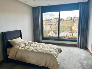 Elegant & Cozy Apartment in Heart of Amman - 2