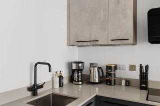 Heart of York Retreat, 2BR near Shambles, Free Parking & Gym, City Centre - 4