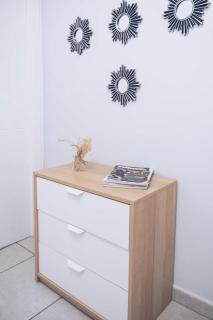 Stylish One-Bedroom Apartment in Prime Central Location - 2