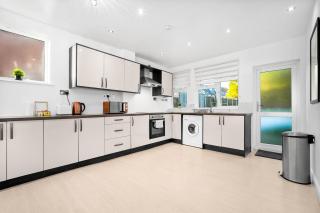 Stylish 3 Bedroom House - Garden - Parking - WiFi 12O - 7