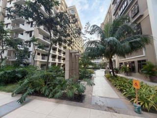 Modern style 2BR Condo Good for 6 Packs Near NAIA - 4