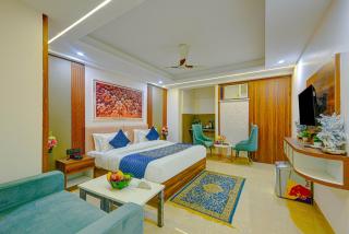 Hotel Dream World - Free Airport Drop - 0