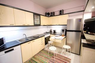 Laura' s, comfy apt in Piraeus centre! - 4