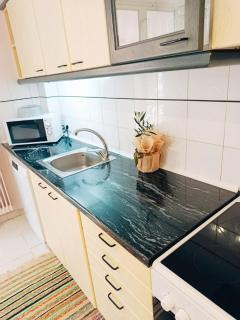 Laura' s, comfy apt in Piraeus centre! - 2