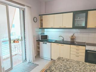 Laura' s, comfy apt in Piraeus centre! - 1