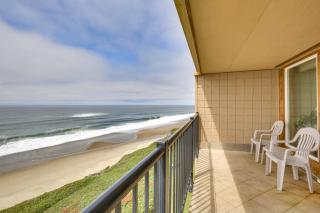 Lincoln Beach Condo with Balcony and Ocean Views! - 9