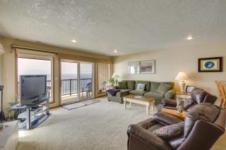 Lincoln Beach Condo with Balcony and Ocean Views! - 8