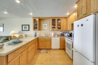 Lincoln Beach Condo with Balcony and Ocean Views! - 3