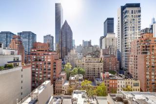 Blueground Midtown East balcony nr UN Plaza NYC-2121 - 7