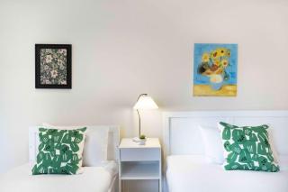 Modern 4BR Oasis in Heart of Glen Waverley - 4