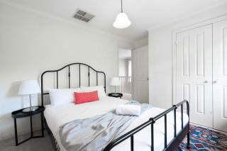 Modern 4BR Oasis in Heart of Glen Waverley - 6