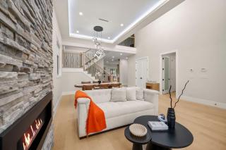 Luxury 5BR Modern Home Huge Open Layout - 2