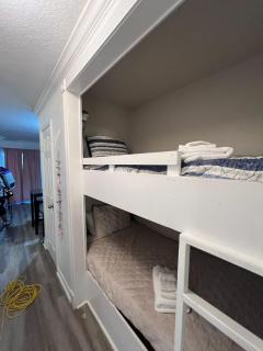 Ocean & Pool View - Hot Tubs - 2 Pools - Gym - Tennis ct - on seawall - Shoreline Stays 08 - 6