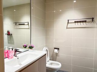 Midvalley Mosaic southkey Heartwarming CIQ 2BR6PAX - 2