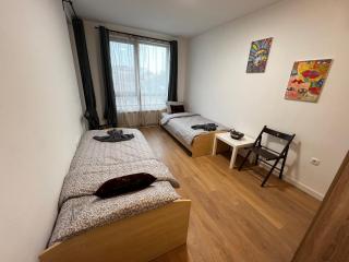 Barcelona 2BDR Cozy Apt w Working Space near Metro - 4