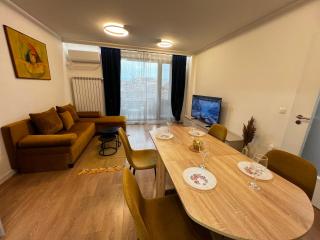 Barcelona 2BDR Cozy Apt w Working Space near Metro - 2
