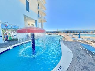 Beachfront Studio with Bunks Sleeps 4 at Majestic! - 1