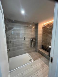 The Captains Wheel and Anchor - 2