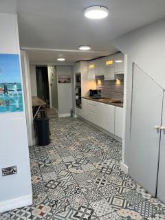 The Captains Wheel and Anchor - 4