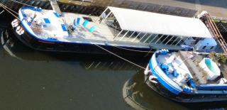 Large barge, unique and atypical, parking - 7