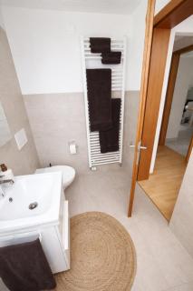 Quiet Forest-Side Apartment - 9