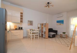 All Seasons Apartment - 6