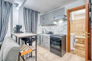 Quiet Lower-Level City Studio Thessaloniki by ΜΡS - 2