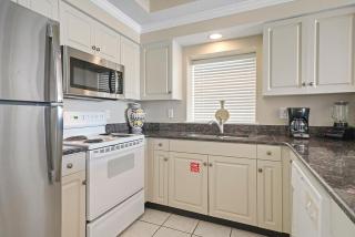 Majestic Sun 1001B - Cozy Beachfront Condiminium with Gulf Views & Shared Amenities - 2