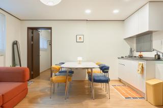 이태원 핫플 속 조용하고 넓은 숙소 # 이태원역 도보5분 # 최고의위치 # 호텔식침구 # Staywon # 장박픽업서비스 - 7