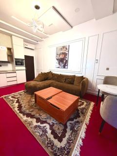 House 77 Apartment - 1