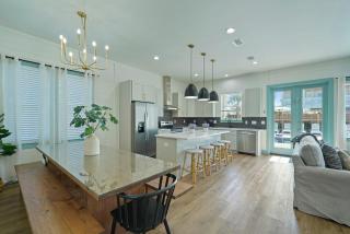Northender - Vacation Home Near the Beach with Outdoor Pool Area - 9