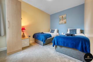 Modern 4BR Home for 10 Free Parking Fast Wi-Fi - 9