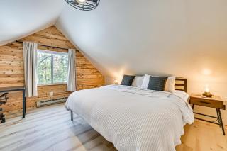 Roscommon Chalet with Hot Tub Near Higgins Lake! - 3