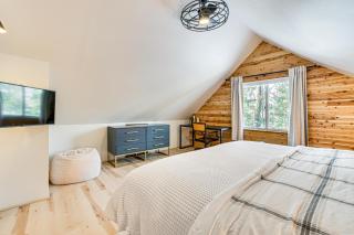 Roscommon Chalet with Hot Tub Near Higgins Lake! - 2