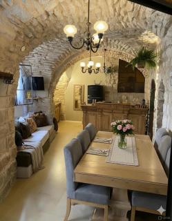 LEAH- botanical villa - 8