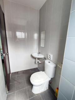 KLIA Transit Home with 2 Covered Parking - 4 Rooms, 12 Beds - 10 Min to Airport - 5