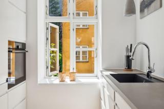 Hidden Central Gem Walk to Tivoli and Stroget - 4