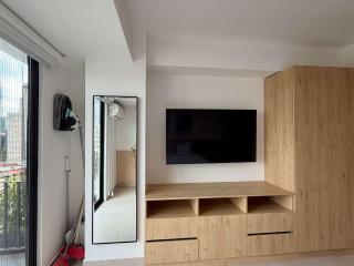 Engaging Loft with Balcony in Tabacalera - 5