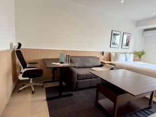 Engaging Loft with Balcony in Tabacalera - 4