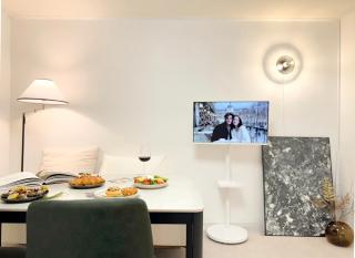 Quiet Private Hideout near Jamsil, COEX, Lotte Tower, KSPO DOME - Projector, Hotel Bedding - 9