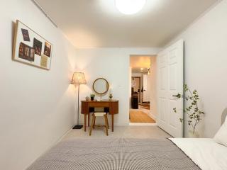 Quiet Private Hideout near Jamsil, COEX, Lotte Tower, KSPO DOME - Projector, Hotel Bedding - 7