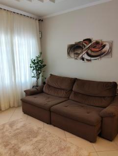 Quarto com ótima localização em casa familiar - 3