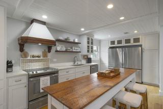Sea-Renity - Lakefront Home with Private Pool & Water Views - 8