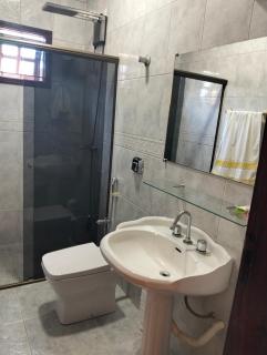 Quarto com ótima localização em casa familiar - 2